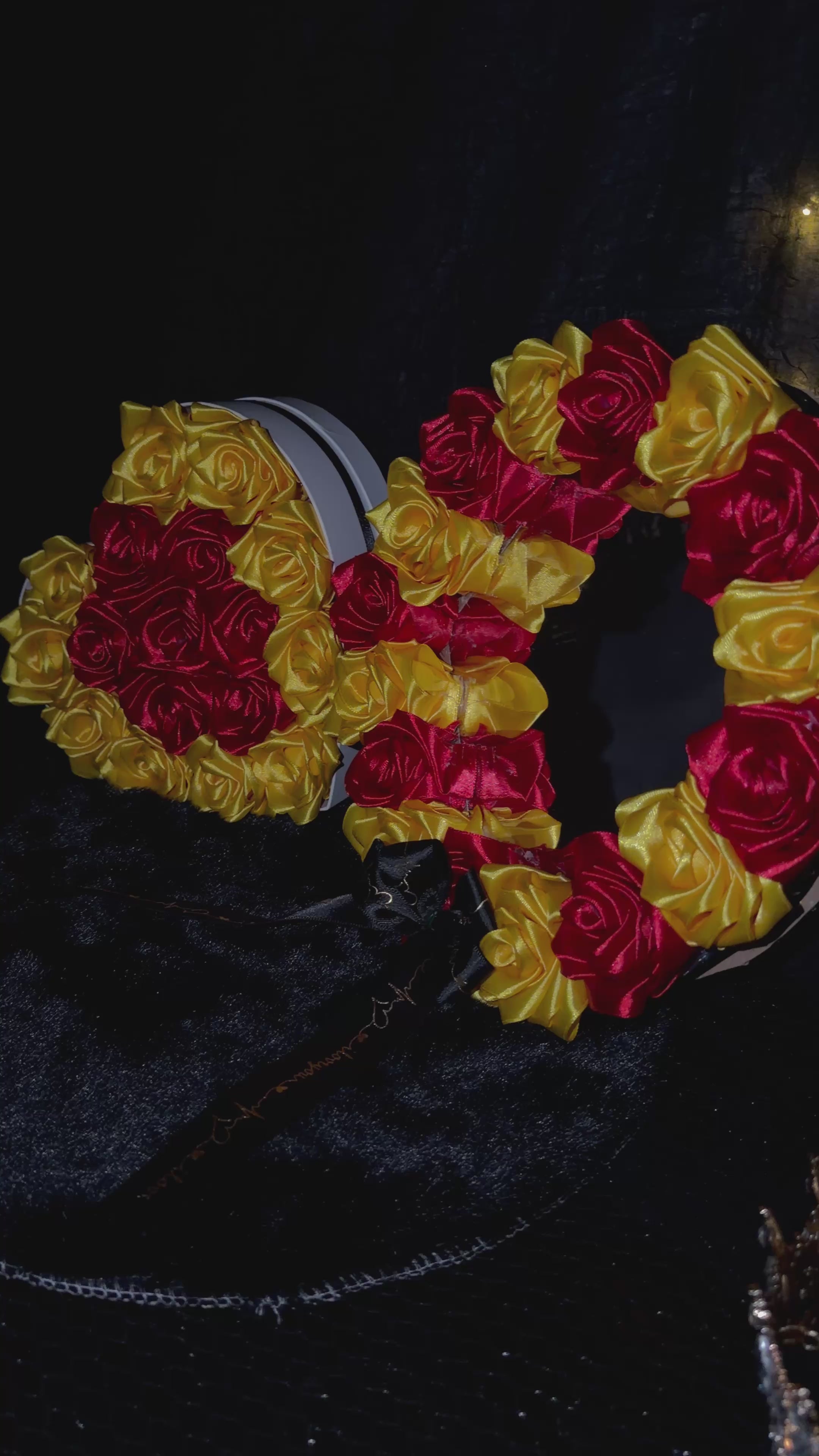 Galatasaray Spiegel mit Seidenrosen