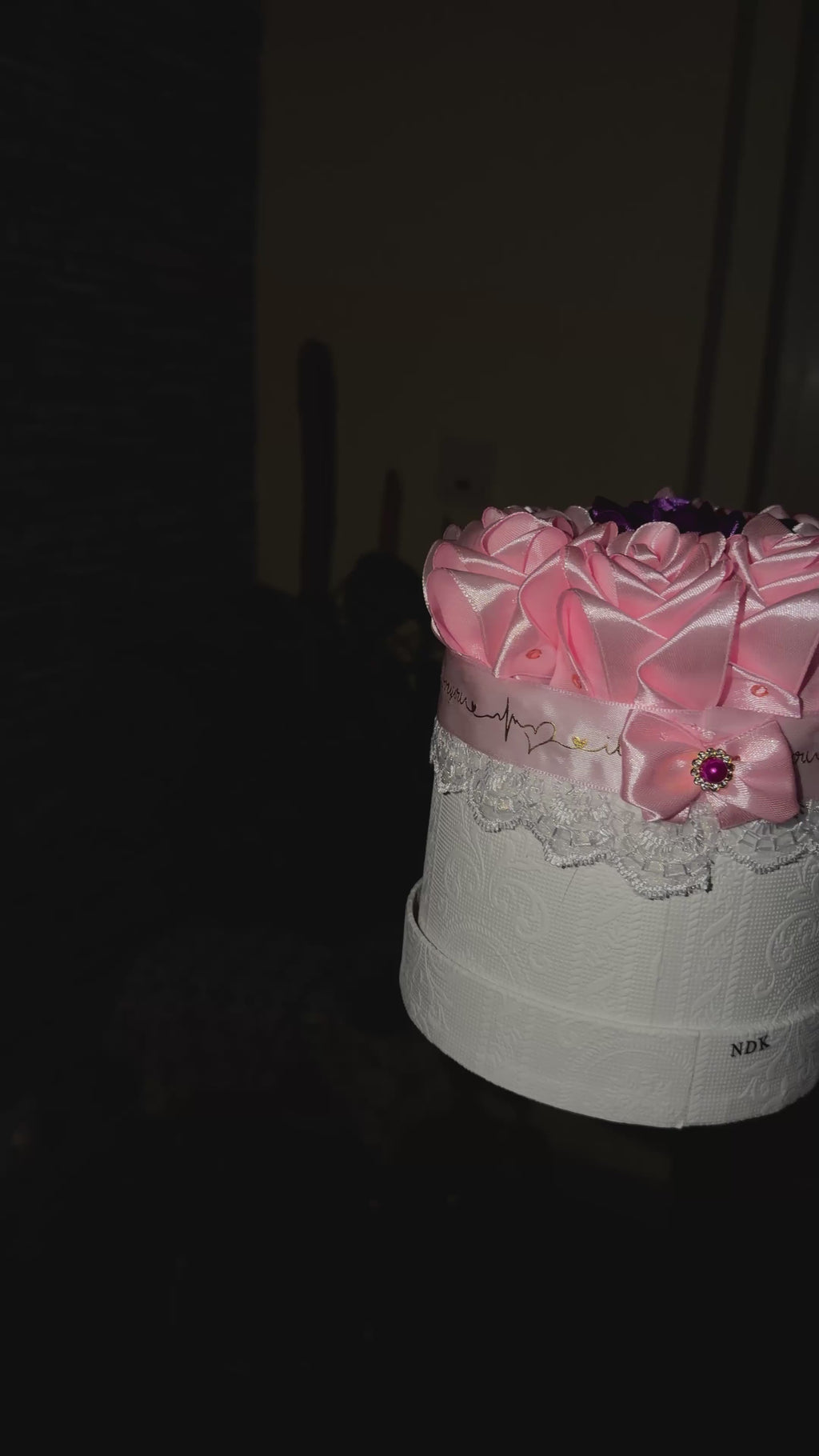 Luxus Deko Box mit Seidenrosen – Perfektes Geschenk