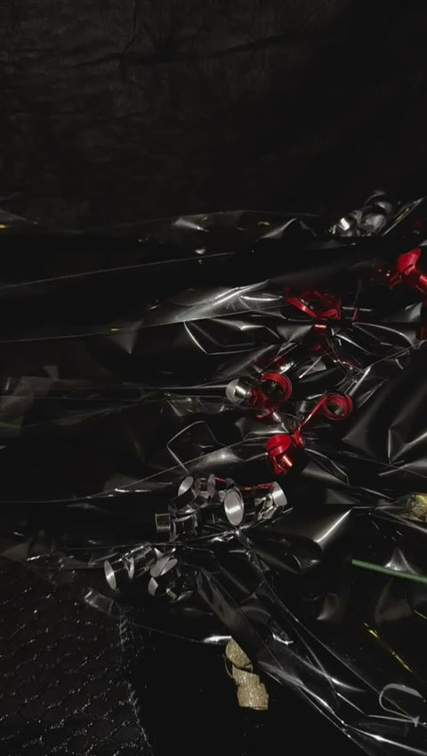 İpek güller, tek tek paketlenmiş.